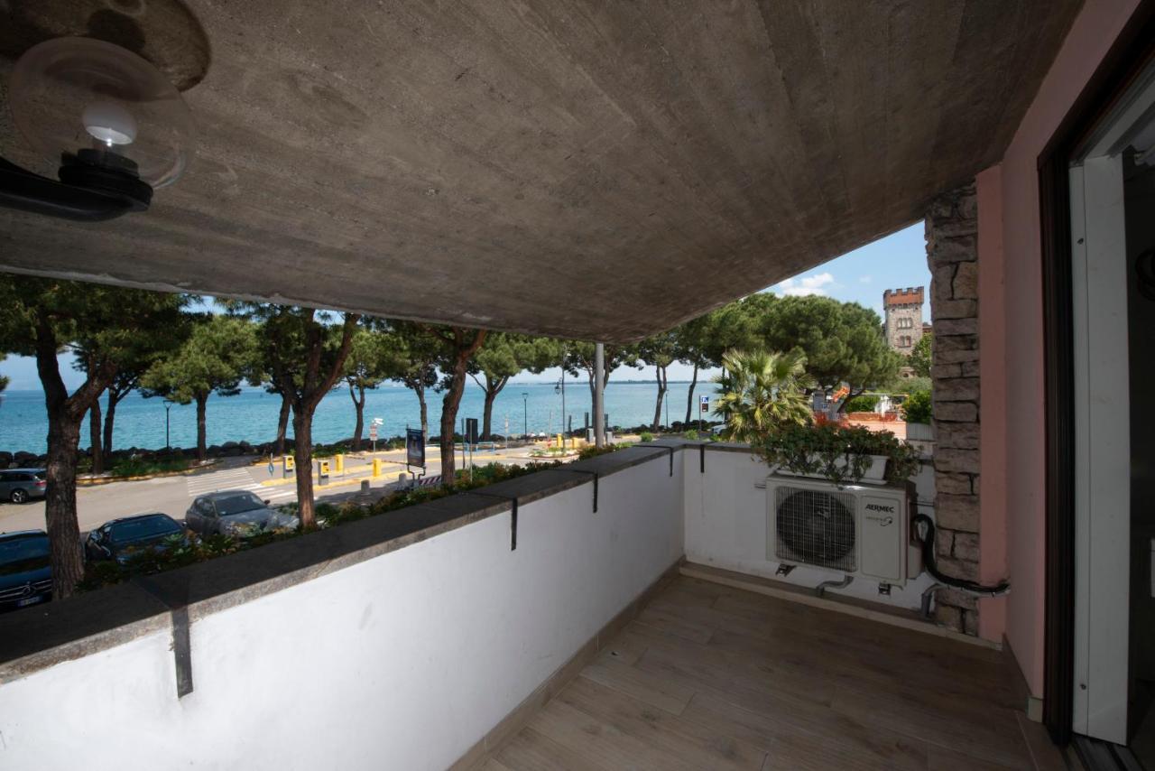 Splendid Lake Apartment Desenzano del Garda Bagian luar foto