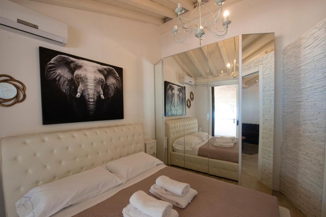 Splendid Lake Apartment Desenzano del Garda Bagian luar foto