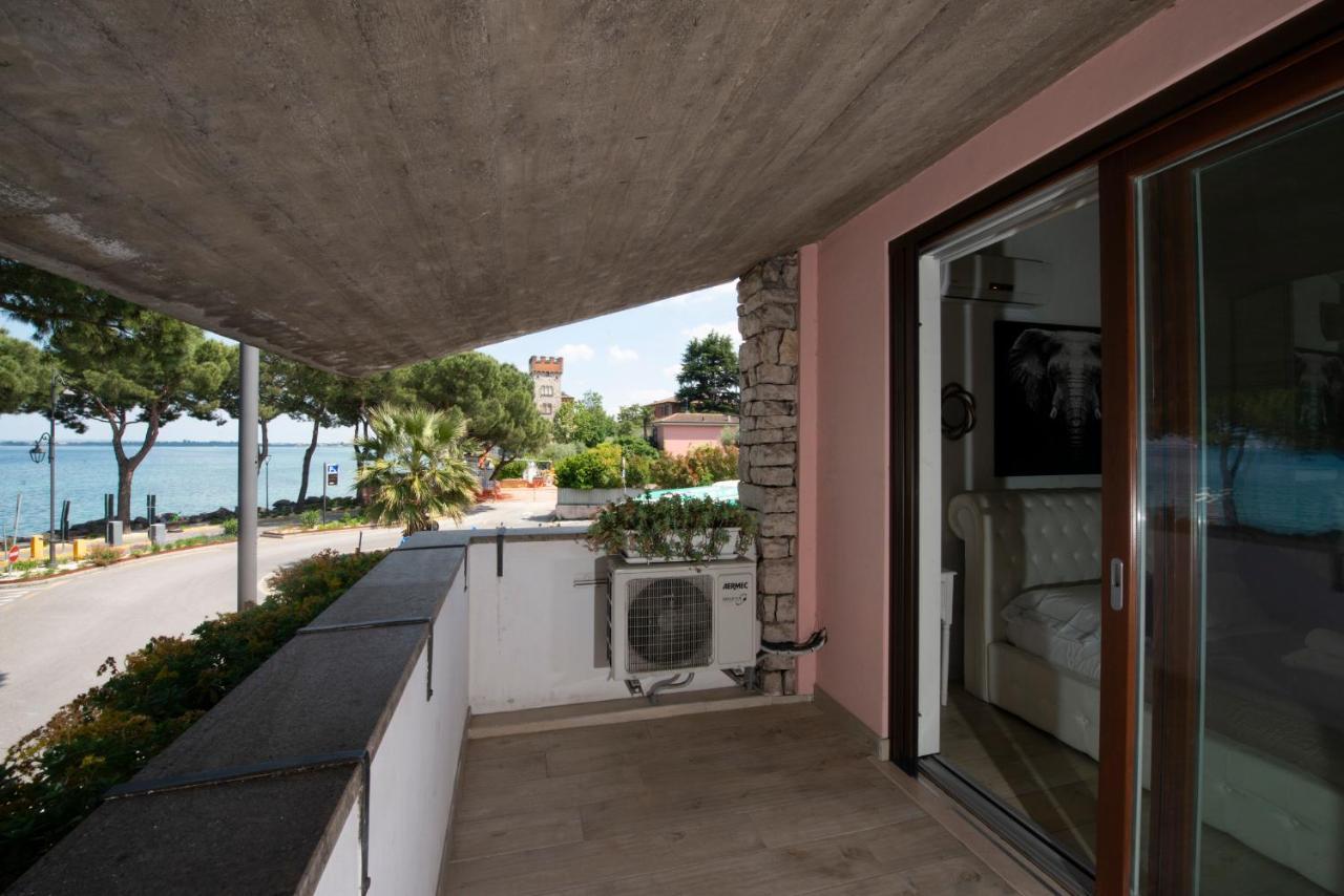 Splendid Lake Apartment Desenzano del Garda Bagian luar foto