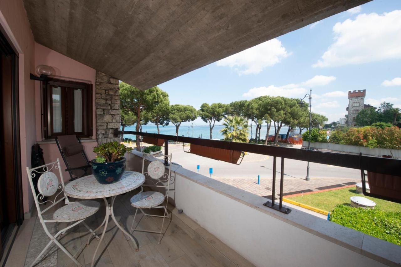 Splendid Lake Apartment Desenzano del Garda Bagian luar foto