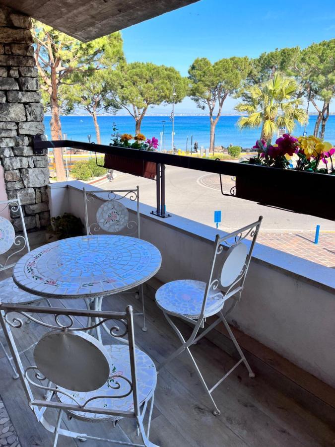 Splendid Lake Apartment Desenzano del Garda Bagian luar foto