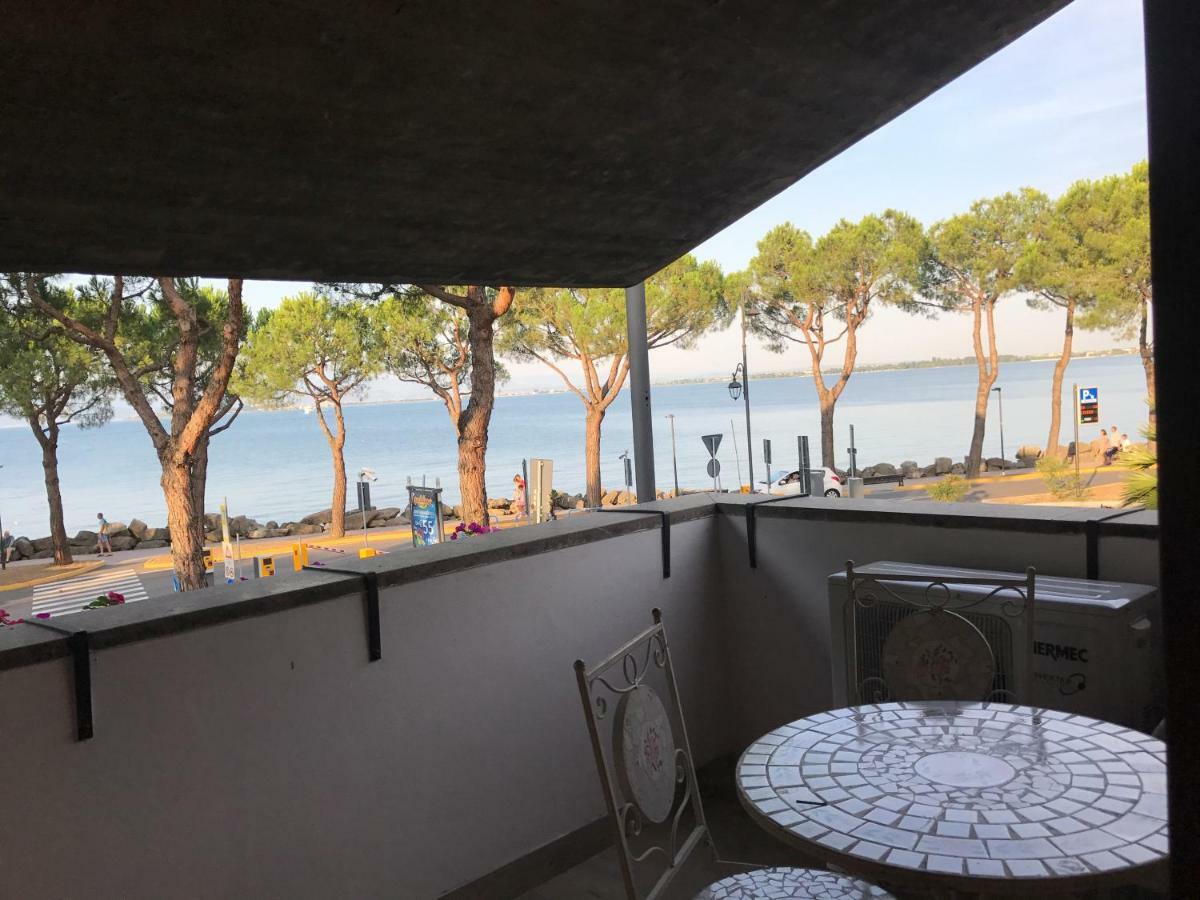 Splendid Lake Apartment Desenzano del Garda Bagian luar foto