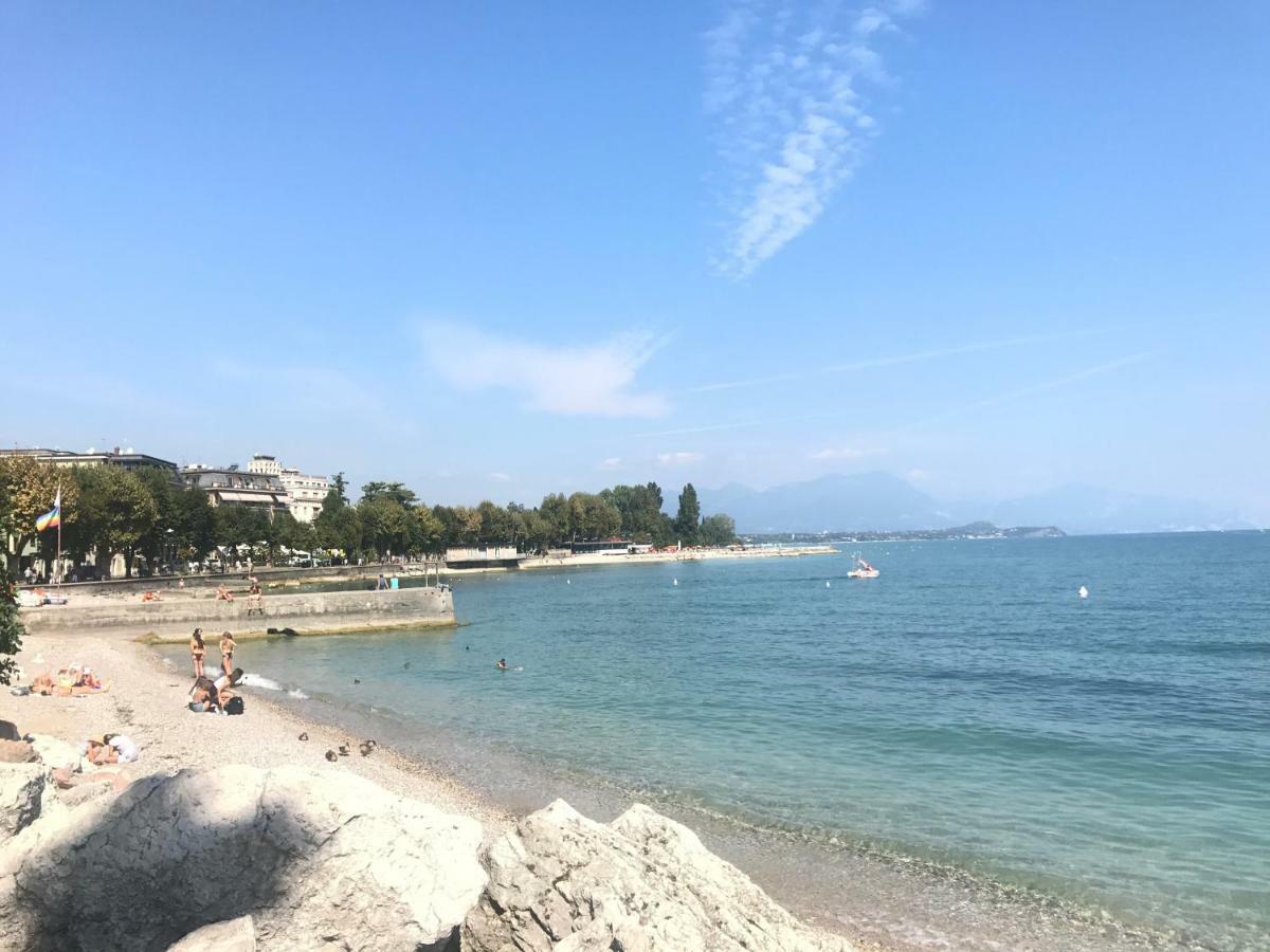 Splendid Lake Apartment Desenzano del Garda Bagian luar foto