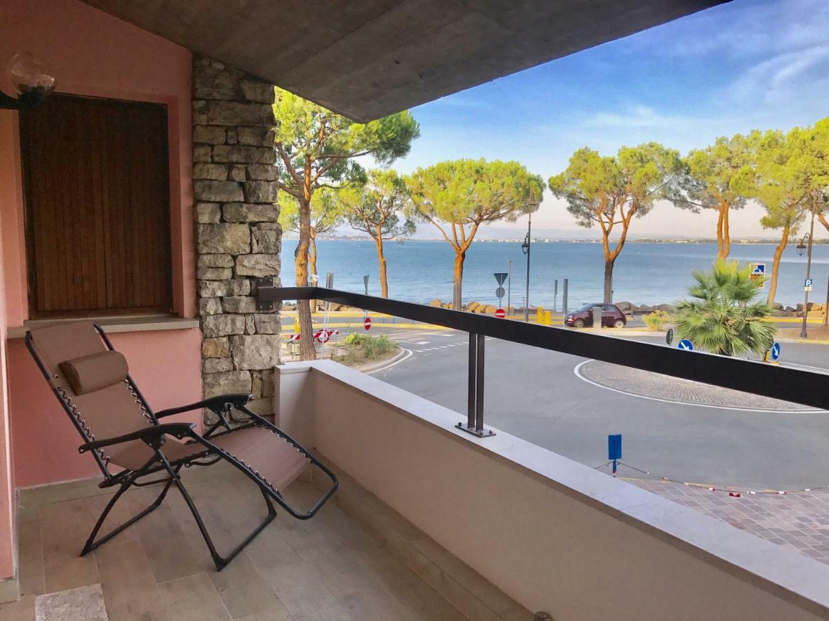 Splendid Lake Apartment Desenzano del Garda Bagian luar foto