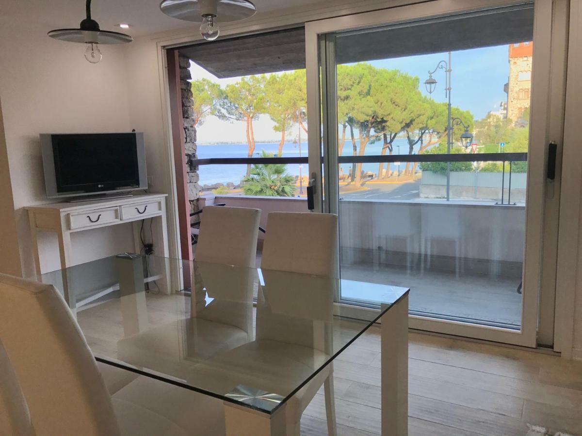 Splendid Lake Apartment Desenzano del Garda Bagian luar foto